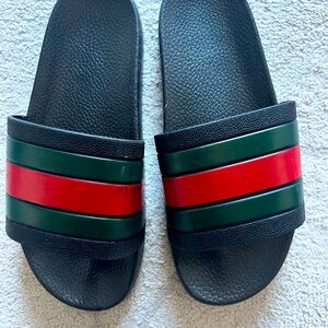 Gucci slides size W6